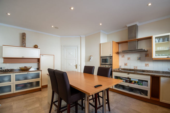 Image No.20-5 Bed Property for sale