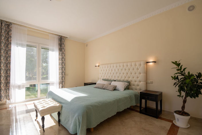 Image No.25-5 Bed Property for sale