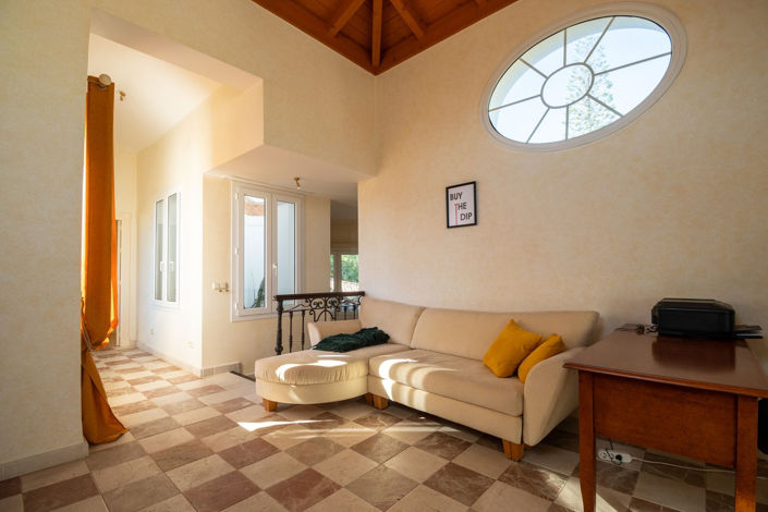 Image No.31-5 Bed Property for sale