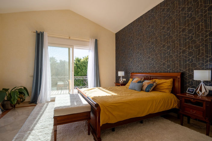 Image No.32-5 Bed Property for sale