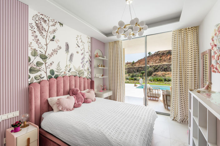 Image No.12-3 Bed Property for sale