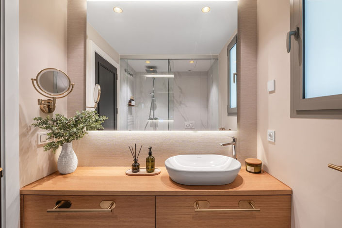 Image No.13-3 Bed Property for sale