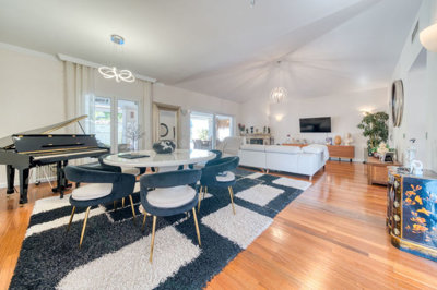 10-bb915d1cb19341576dcdc994b81ab9c5