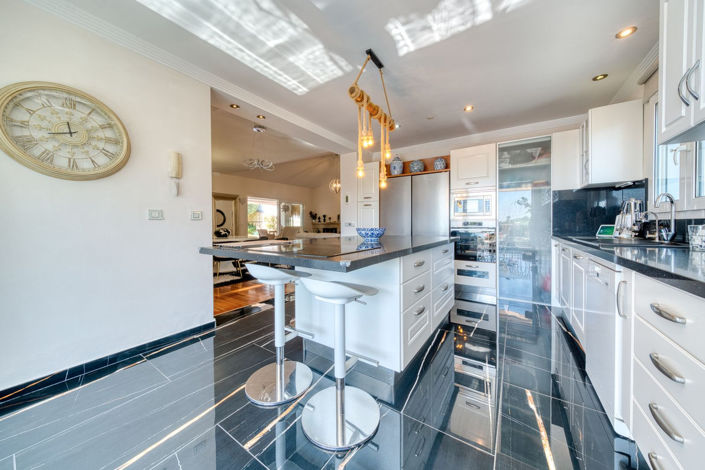 Image No.13-6 Bed Property for sale