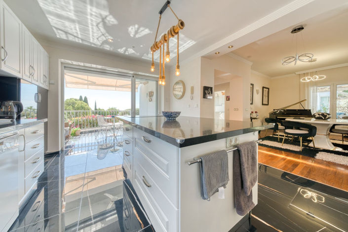 Image No.14-6 Bed Property for sale