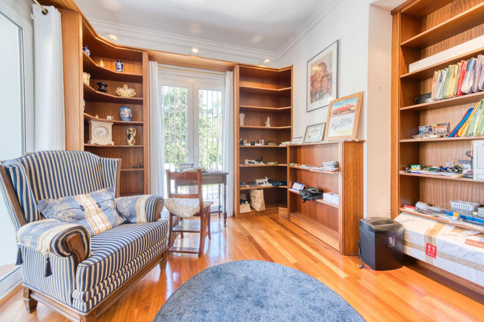 Image No.17-6 Bed Property for sale