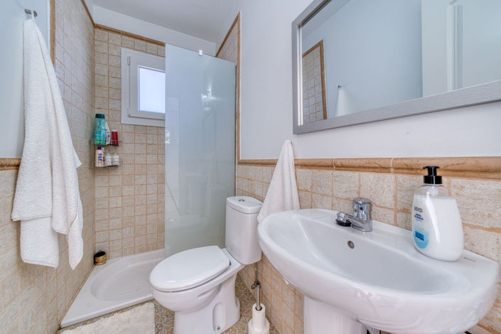 Image No.21-6 Bed Property for sale