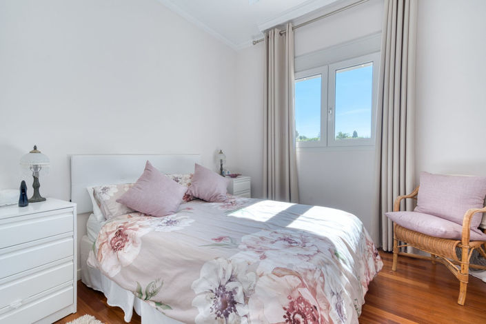 Image No.24-6 Bed Property for sale