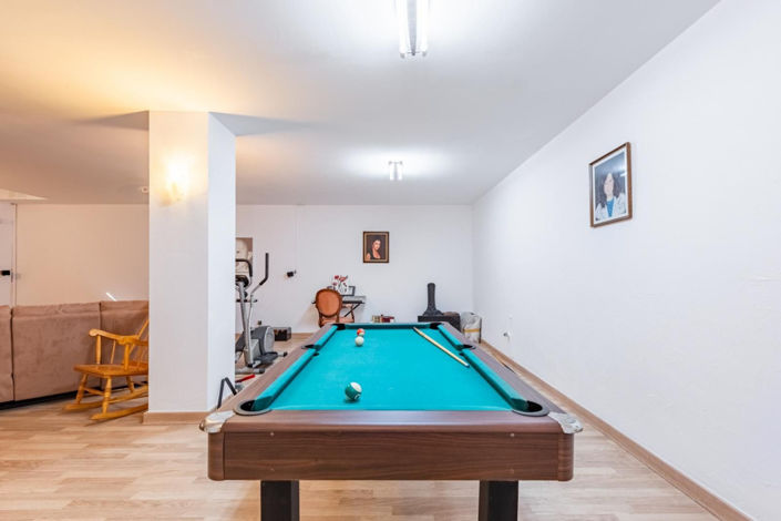 Image No.31-6 Bed Property for sale