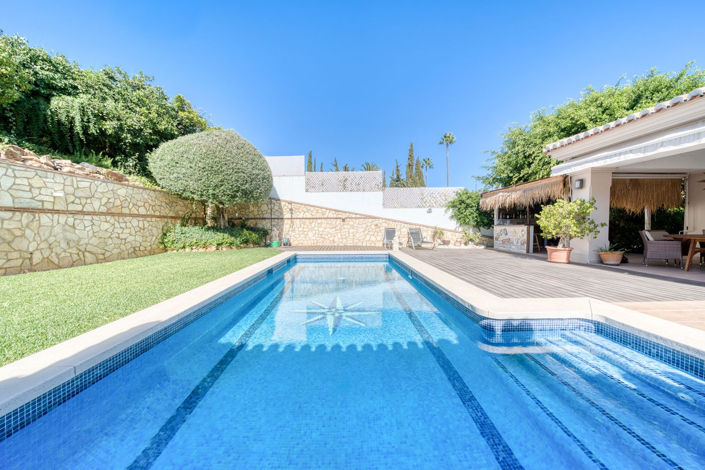 Image No.32-6 Bed Property for sale