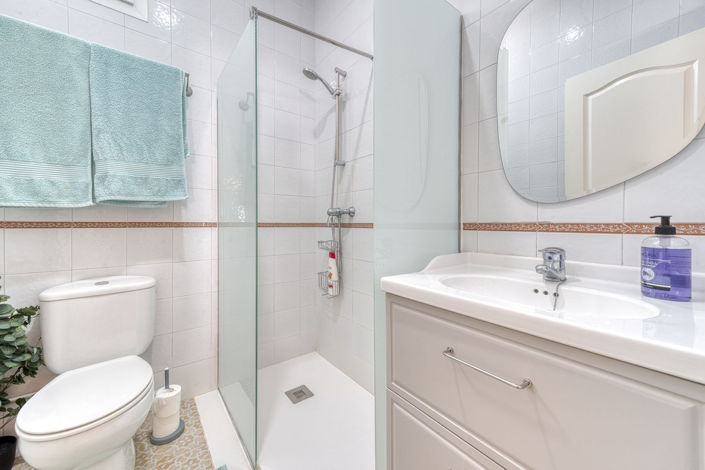 Image No.37-6 Bed Property for sale