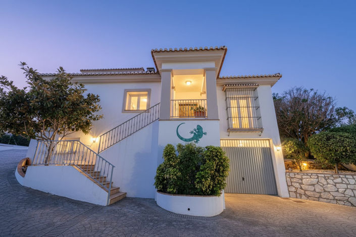 Image No.4-6 Bed Property for sale