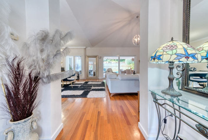 Image No.8-6 Bed Property for sale