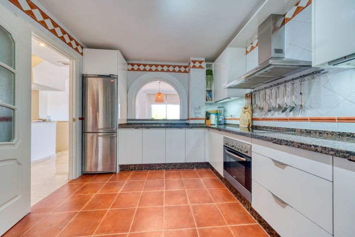 Image No.18-4 Bed Property for sale