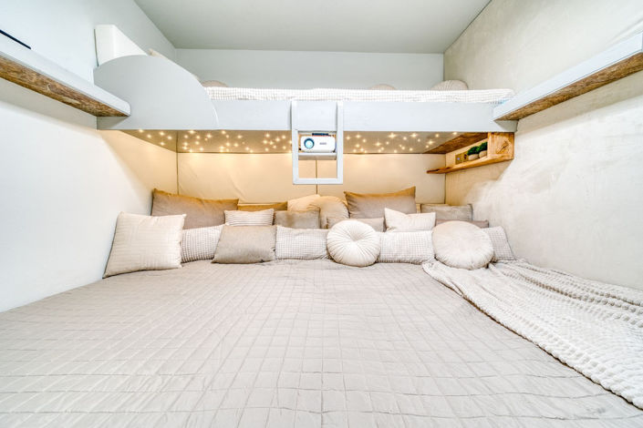 Image No.10-3 Bed Property for sale