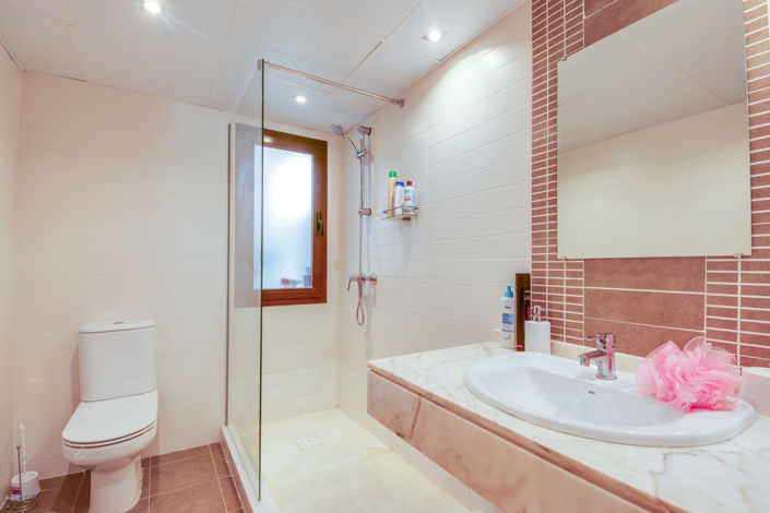 Image No.13-2 Bed Property for sale