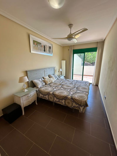 Image No.25-2 Bed Property for sale