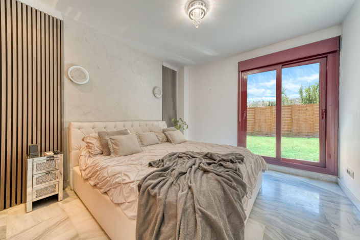 Image No.10-3 Bed Property for sale