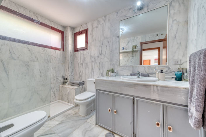 Image No.11-3 Bed Property for sale