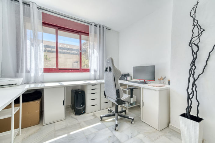 Image No.23-3 Bed Property for sale