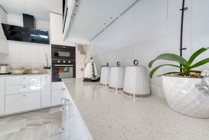 Image No.27-3 Bed Property for sale