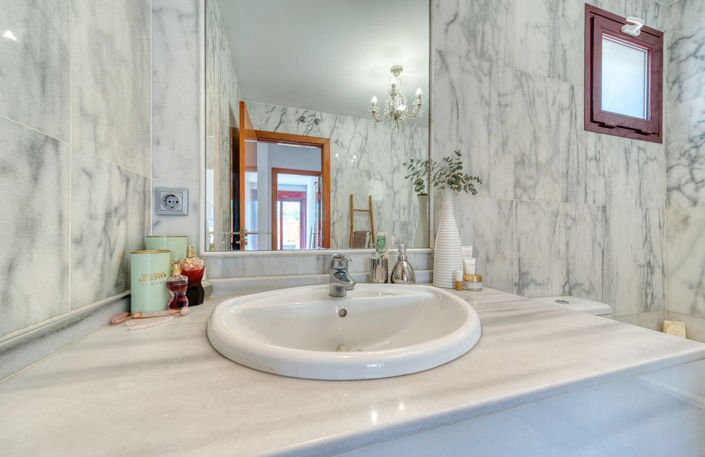 Image No.8-3 Bed Property for sale