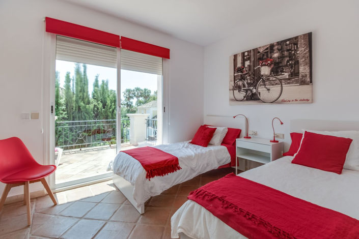 Image No.10-4 Bed Property for sale