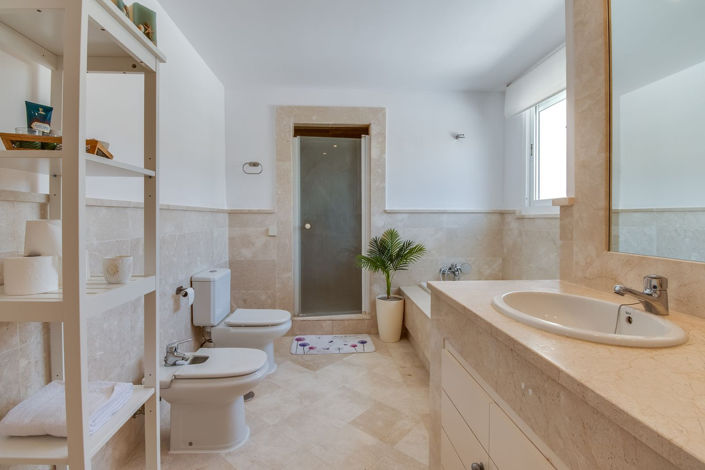 Image No.18-4 Bed Property for sale