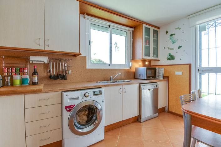 Image No.6-4 Bed Property for sale