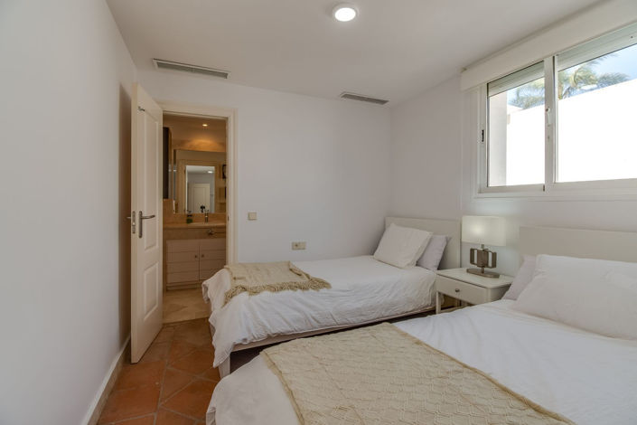 Image No.9-4 Bed Property for sale