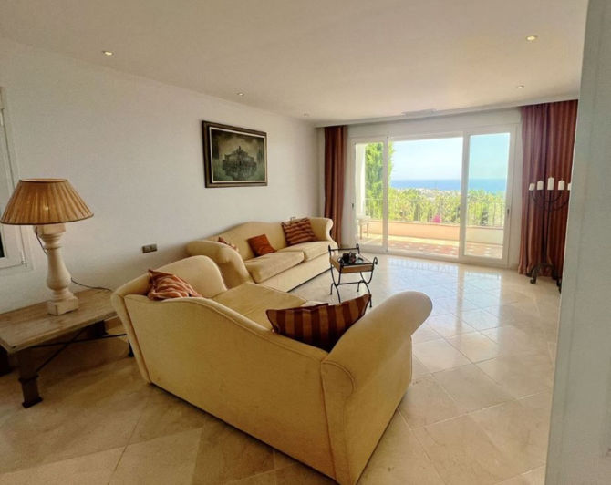 Image No.10-4 Bed Property for sale