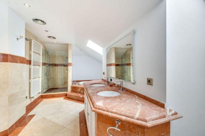 Image No.17-4 Bed Property for sale