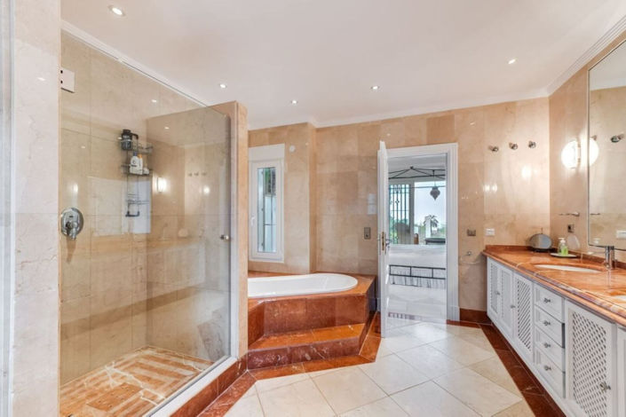 Image No.21-4 Bed Property for sale