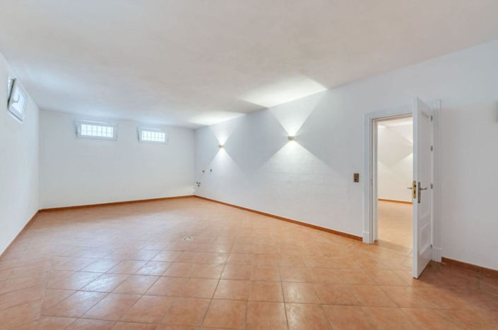 Image No.38-4 Bed Property for sale