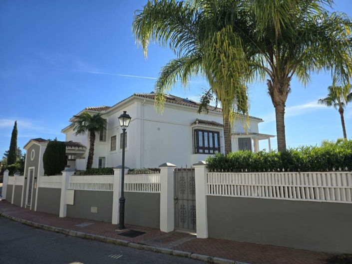 Image No.40-4 Bed Property for sale