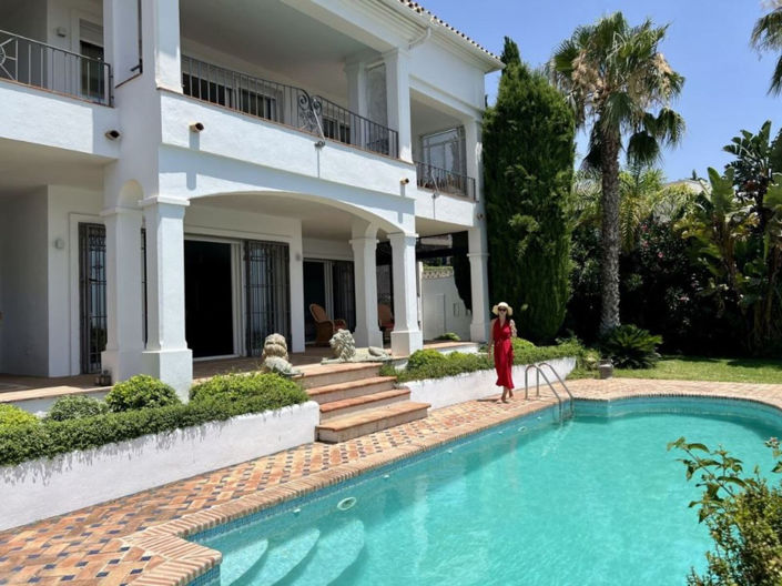 Image No.42-4 Bed Property for sale