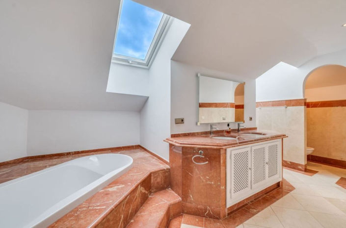 Image No.46-4 Bed Property for sale