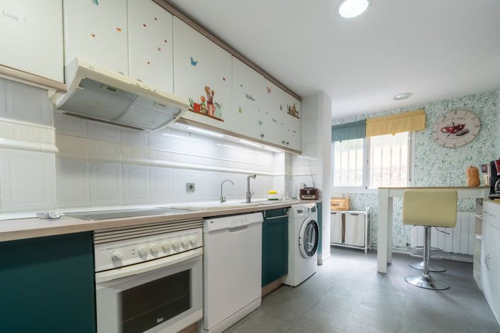 Image No.12-3 Bed Property for sale