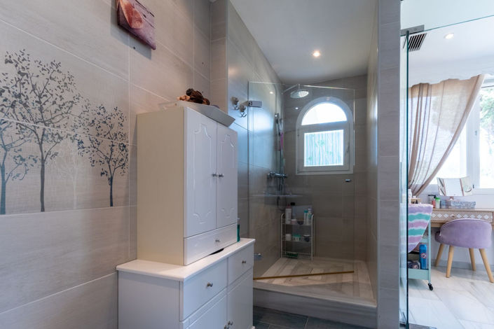 Image No.14-3 Bed Property for sale