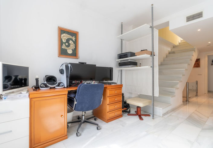 Image No.17-3 Bed Property for sale