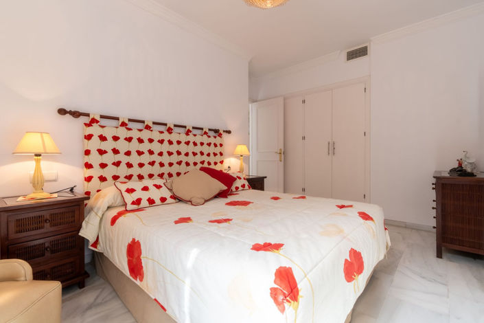 Image No.20-3 Bed Property for sale