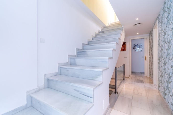 Image No.25-3 Bed Property for sale