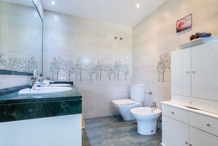 Image No.33-3 Bed Property for sale