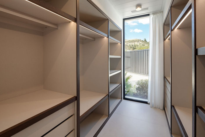 Image No.11-6 Bed Property for sale