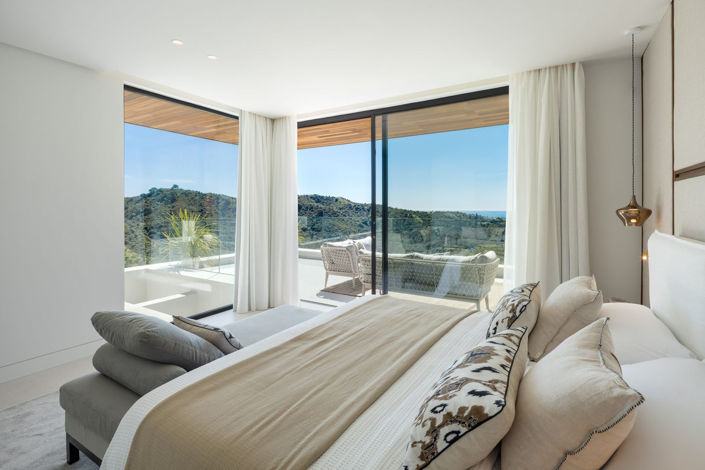 Image No.14-6 Bed Property for sale