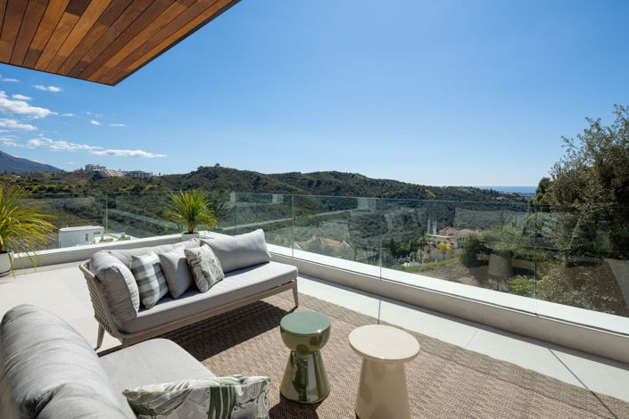 Image No.15-6 Bed Property for sale