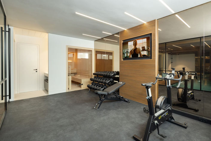 Image No.23-6 Bed Property for sale