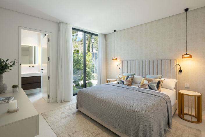 Image No.25-6 Bed Property for sale