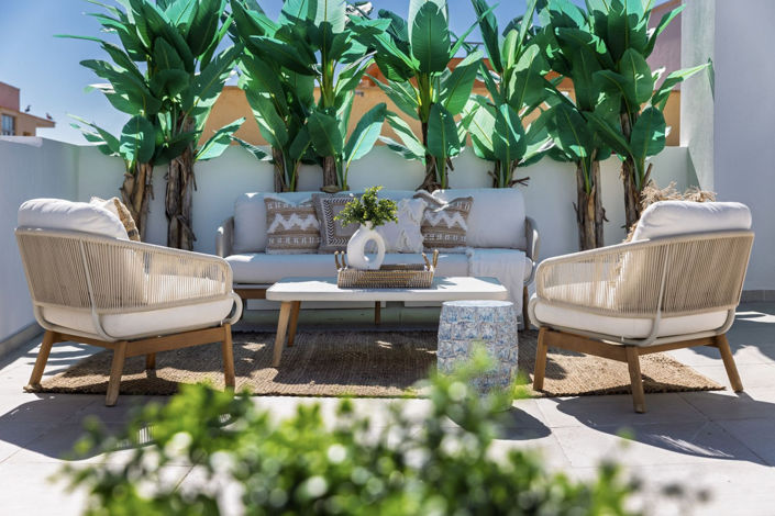 Image No.12-2 Bed Property for sale