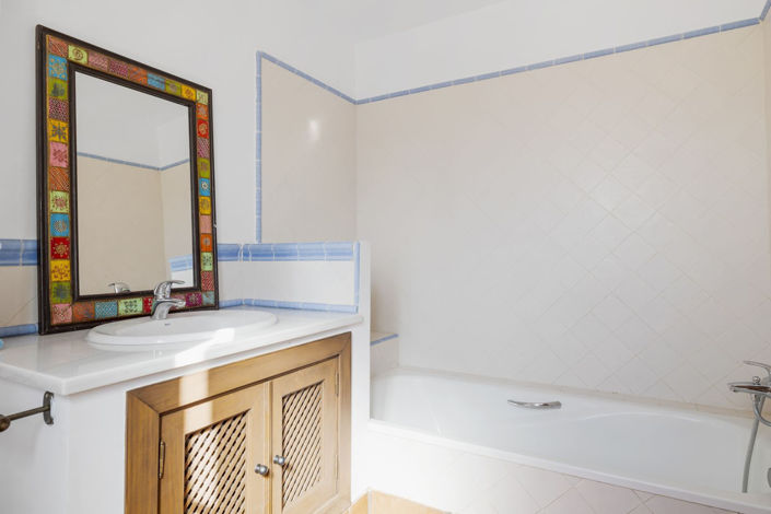 Image No.6-4 Bed Property for sale